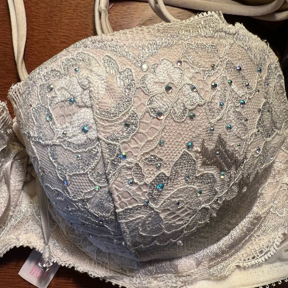 Victoria Secret Dream Angel Bra - Picture 4 of 5